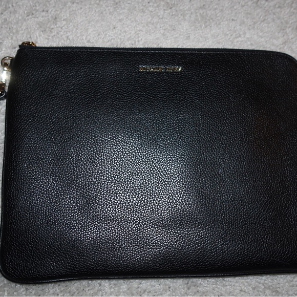 Michael Kors Mercer LG Tech Zip Clutch Black - Picture 2 of 4
